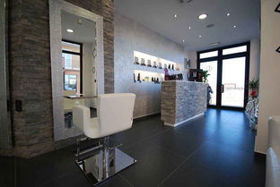 以贊美為鑰，開啟美發造型與飾品銷售新篇章